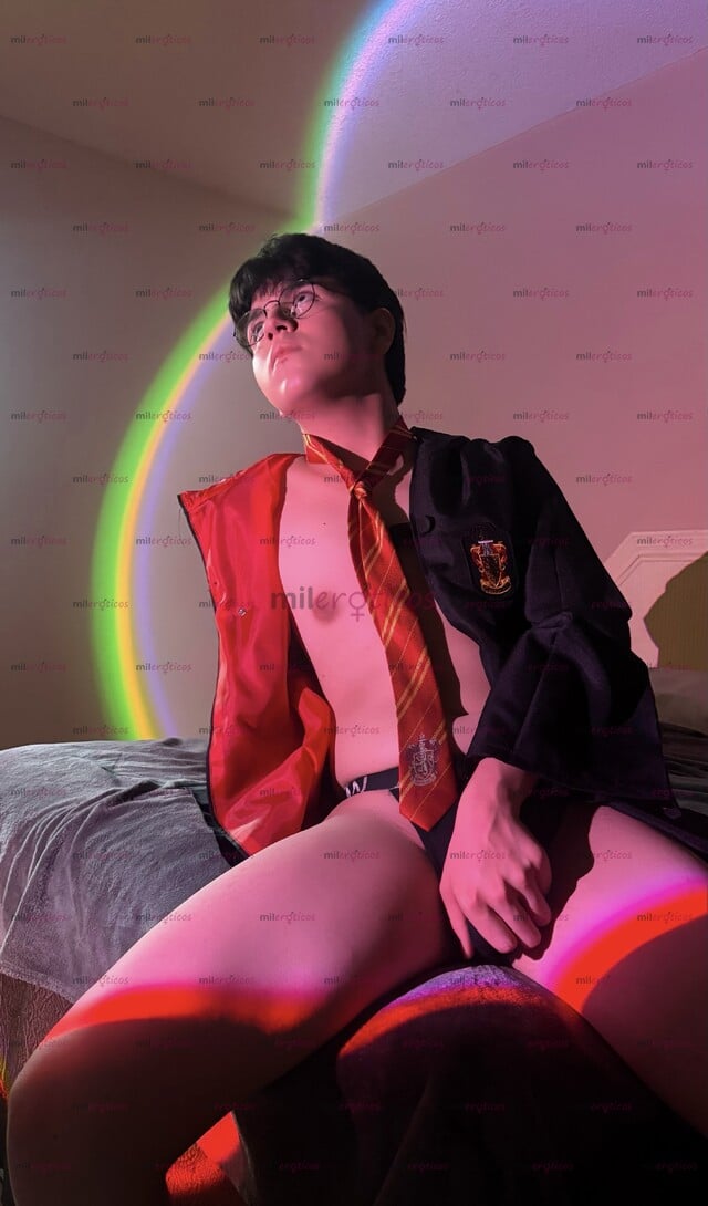 FOTOS DE TU HARRY POTTER JOVENCITO CALIENTE CON LA VARITA MÁS DESEADA DEL PORTAL