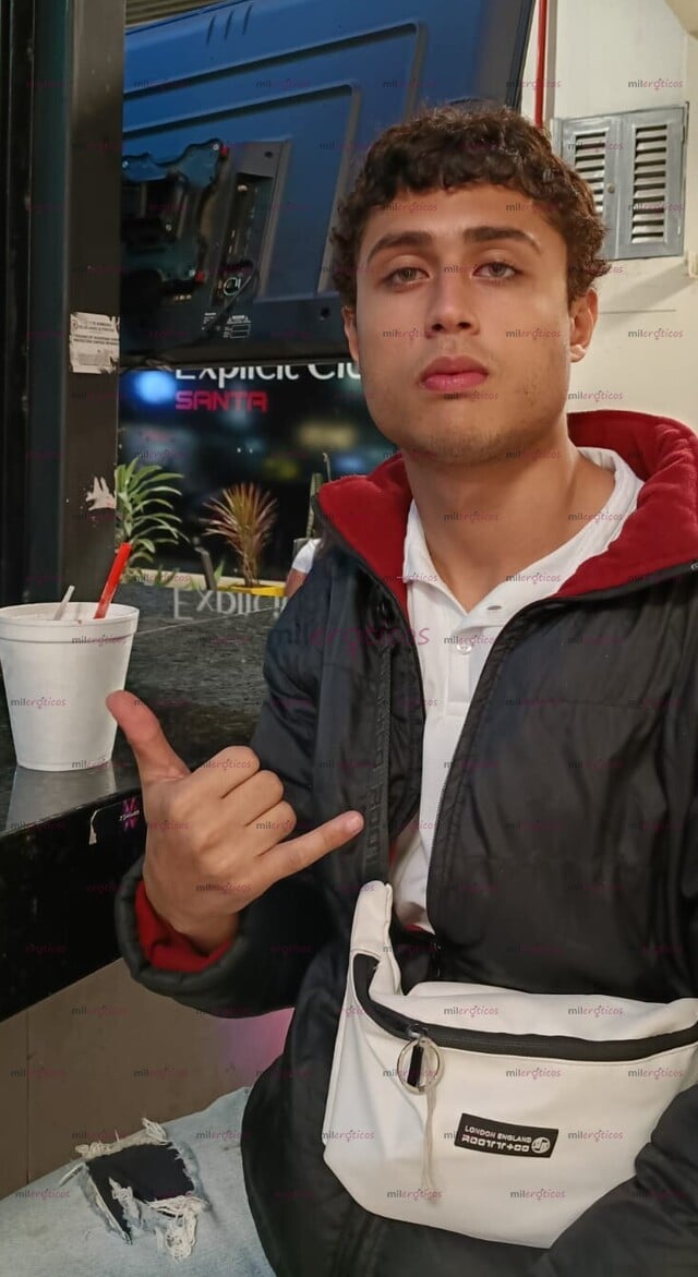 FOTOS DE POLLO JOVEN VERGON Y PINTA. VEINTIUNO CENTÍMETROS, ALTO Y FLACO.