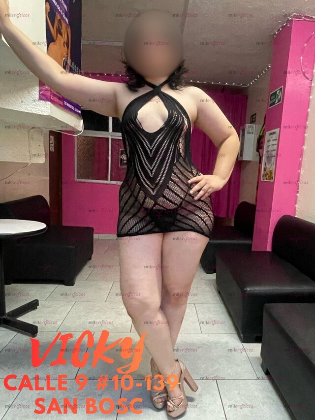 FOTOS DE VICKY BOMBA SEXY SENOS GRANDES PARADITOS UN ALTO VOLTAJE