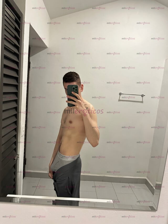 FOTOS DE JOVEN CON 20 CENTÍMETROS DE VERGA LISTO PARA COMPLACERTE