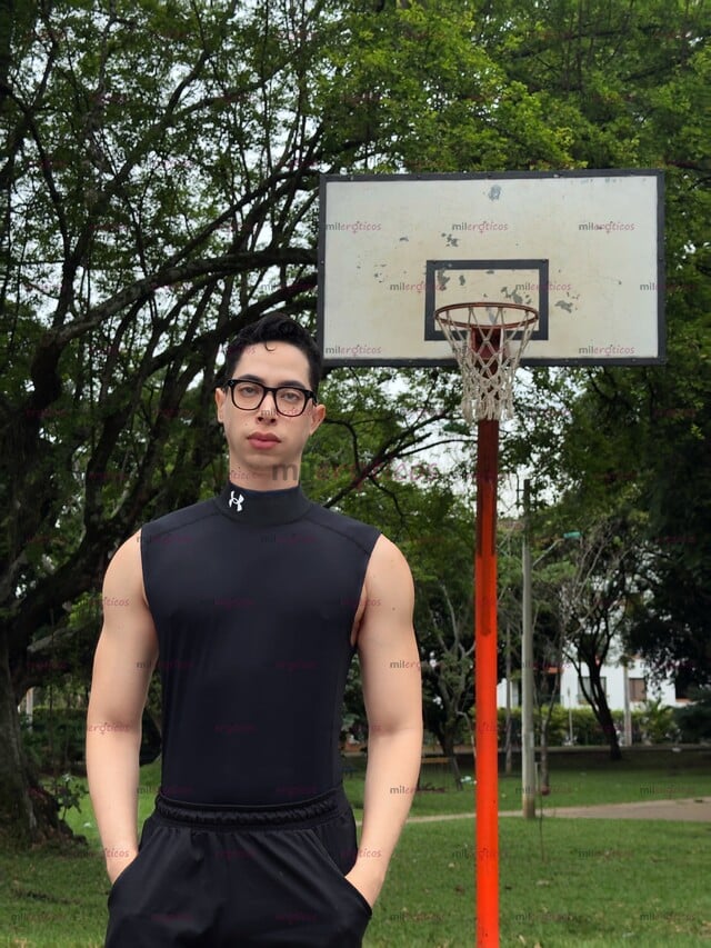 FOTOS DE JOVEN PROFESIONAL TRILINGÜE DISCRETO Y RESPETUOSO