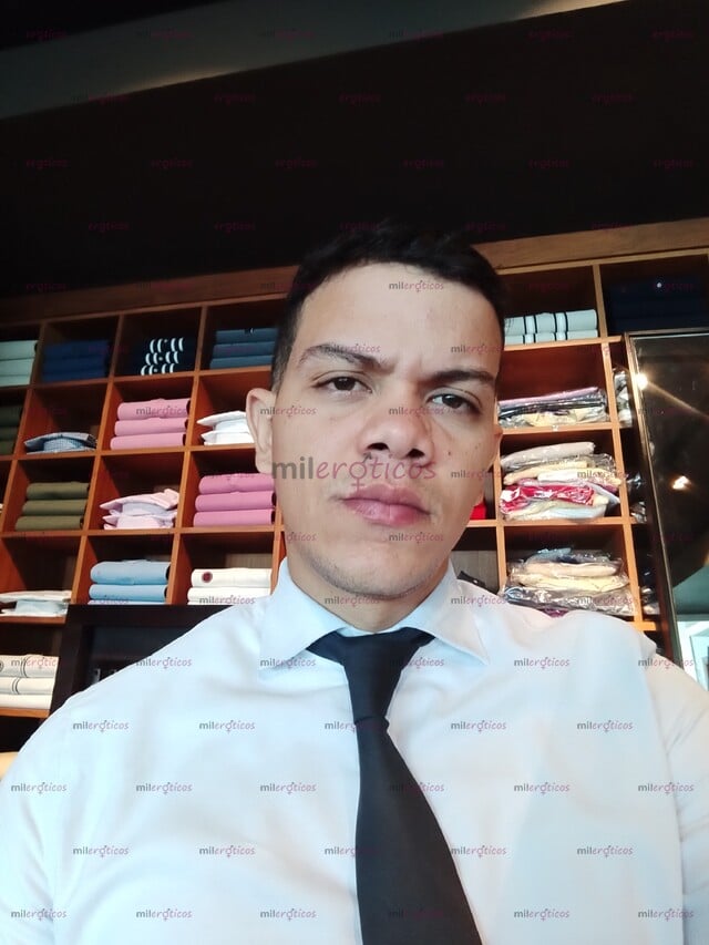 FOTOS DE HOMBRE ACTIVO, COMPLACIENTE, FUERTE, CULTO Y EDUCADO.