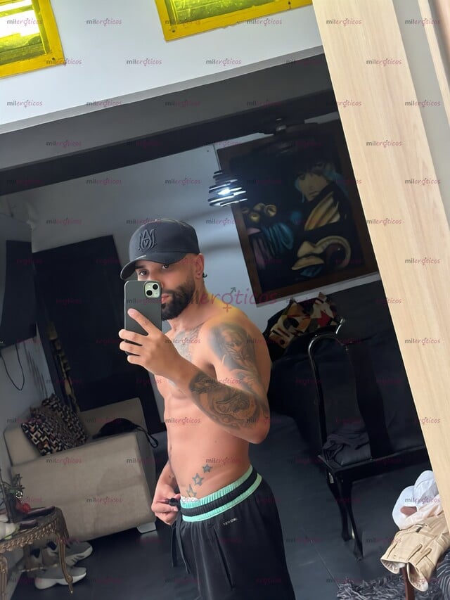 FOTOS DE HOMBRE SERIO , MASCULINO , INTELIGENTE Y LISTO PARA CUMPLIR TUS FANFASIAS