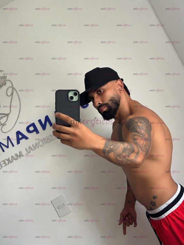 FOTOS DE HOMBRE SERIO , MASCULINO , INTELIGENTE Y LISTO PARA CUMPLIR TUS FANFASIAS