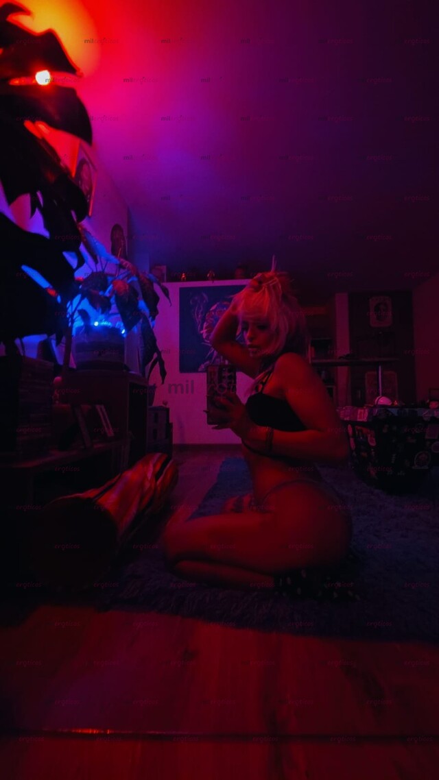 FOTOS DE GATA ALTERNATIVA, GÓTICA, ANIME COSPLAY, EXPLORADORA Y MUY EXCLUSIVA, JUGUEMOS