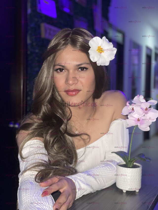 FOTOS DE CHICA DE PASO EN LA CIUDAD, FEMENINA, CON SITIO