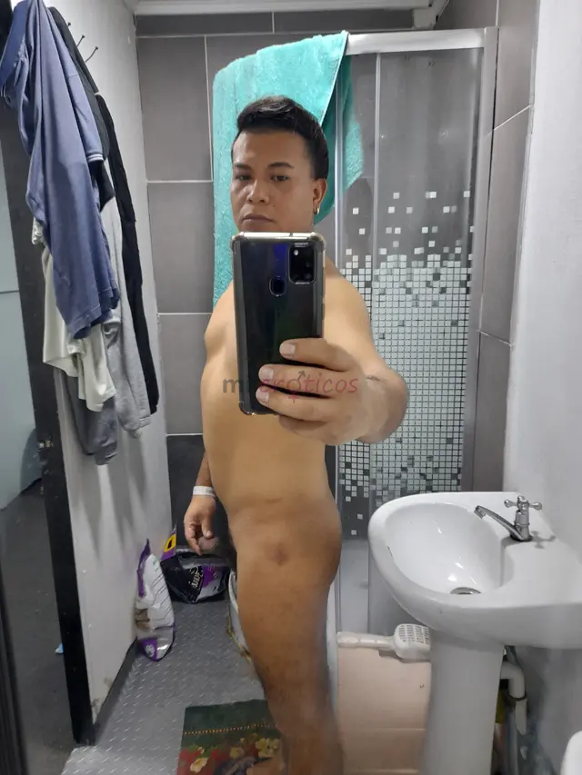 Holsa buenas soy peruano caliente de piel canela con ganas de cumplir tus fantasias sexuales y mas oscuros deseos sexual trato de pareja o solo placer...