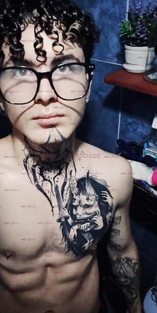 FOTOS DE ACOMPAÑANTE MASCULINO ELEGANTE Y APASIONADO ENCUENTROS EXCLUSIVOS