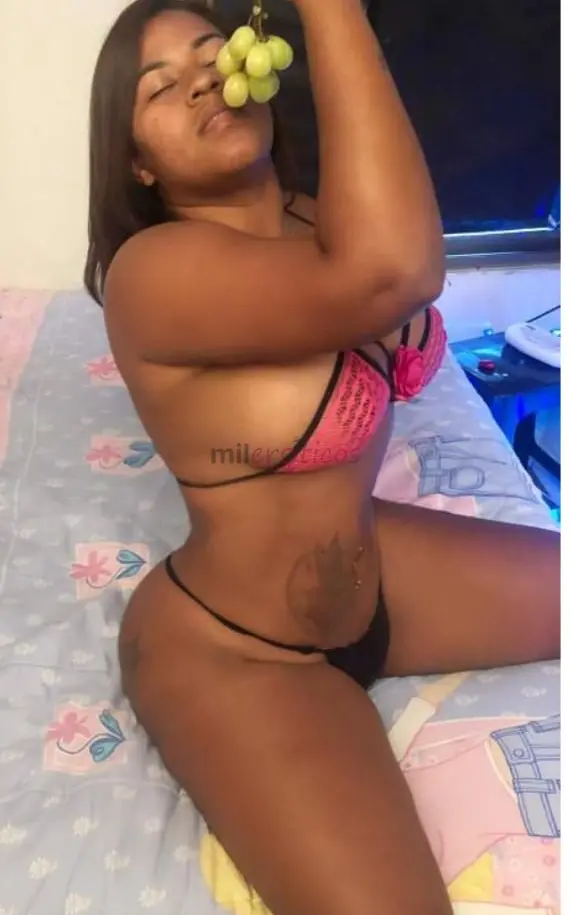 Hola papi soy una hermosa morena recien llegada a la ciudad soy complaciente relajada disfruto el sexo te espero en mi cama bien caliente y ardiente m...