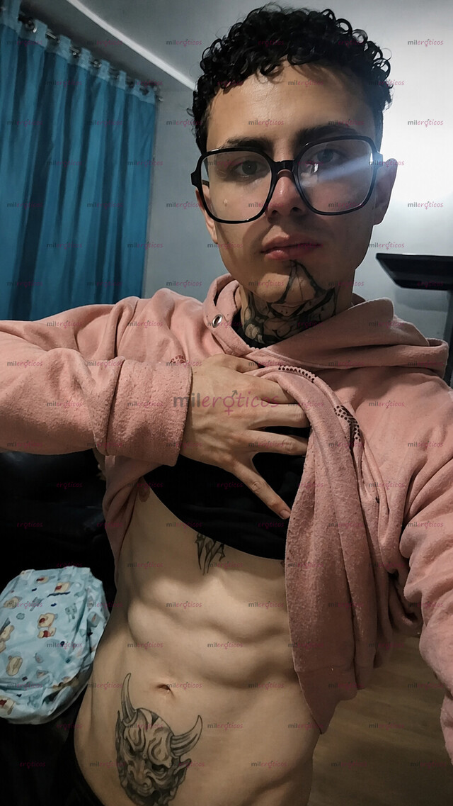 FOTOS DE ACOMPAÑANTE MASCULINO ELEGANTE Y APASIONADO ENCUENTROS EXCLUSIVOS