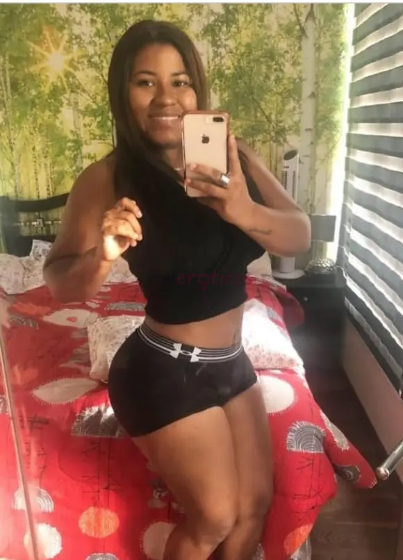 Hola papi soy una hermosa morena recien llegada a la ciudad soy complaciente relajada disfruto el sexo te espero en mi cama bien caliente y ardiente m...