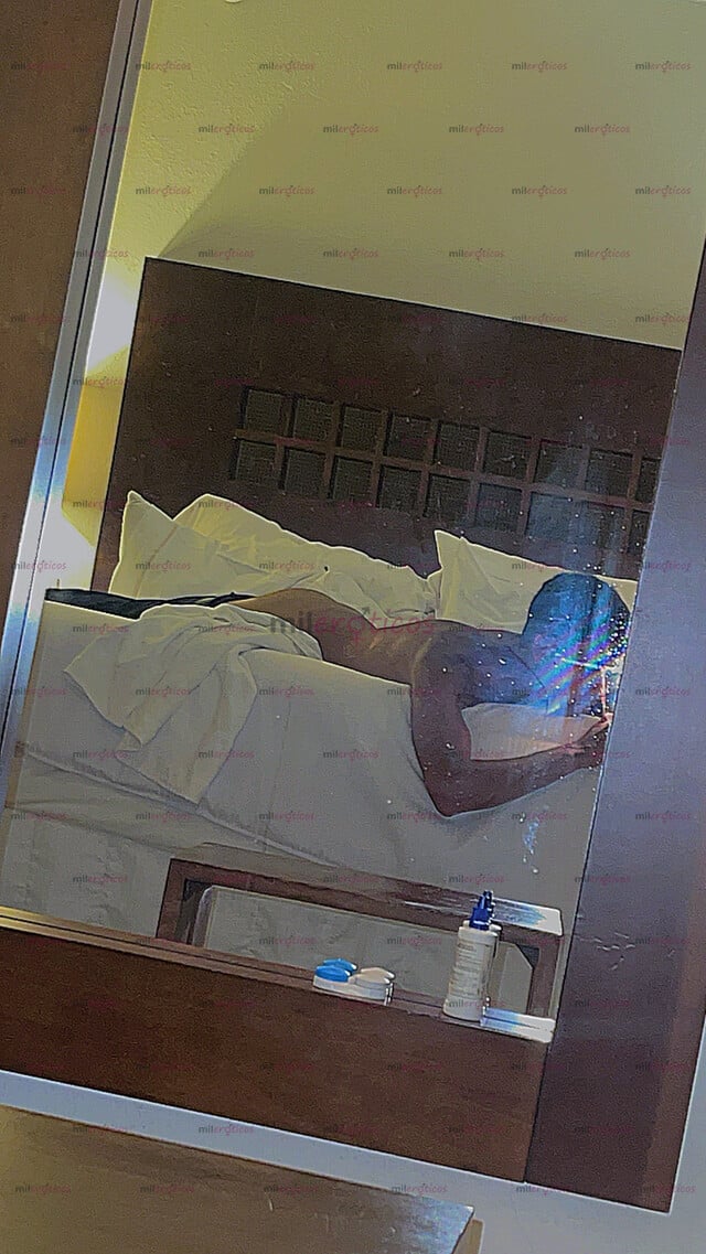 FOTOS DE HOMBRE DELGADO, EDUCADO LLENO DE LECHE DISPUESTO A TODO
