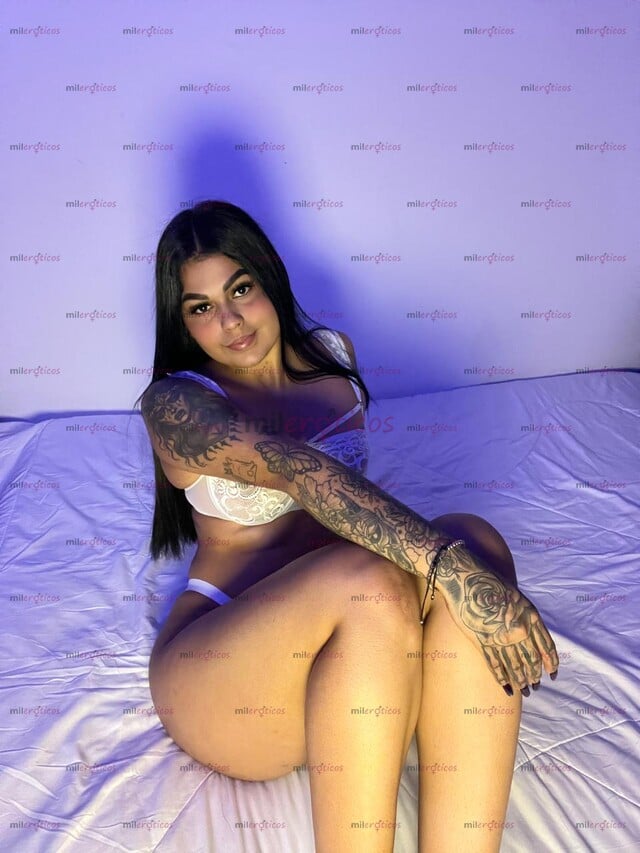 FOTOS DE APASIONA TATUADA PELINEGRA PIERNONA Y ARDIENTE
