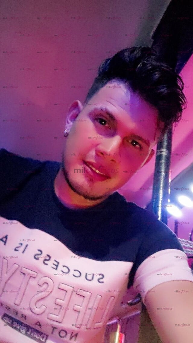 FOTOS DE JUVEN TATUADO ATRACTIVO PARA COMPLACERTE EN LO QUE QUIERAS