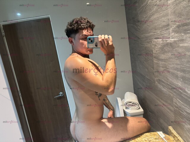 FOTOS DE JOVEN MORBOSO TATUADO, VAMOS A PASARLA RICO ESCRÍBEME