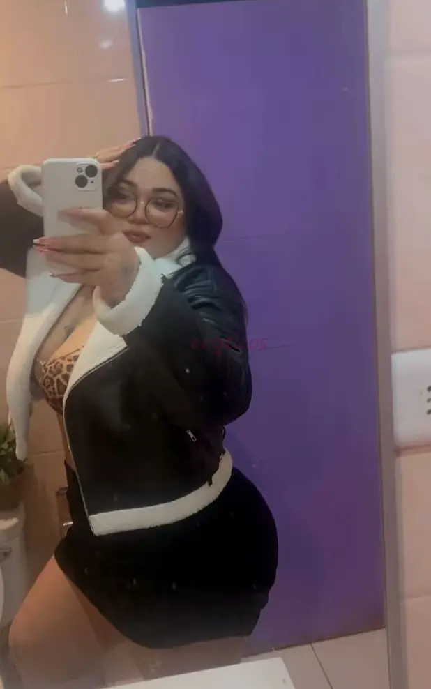 Hola amor soy una chica curvy que te puede complacer y hacer pasar un buen momento hago salidas voy a domicilios discreta sensual y de trato exquisito...