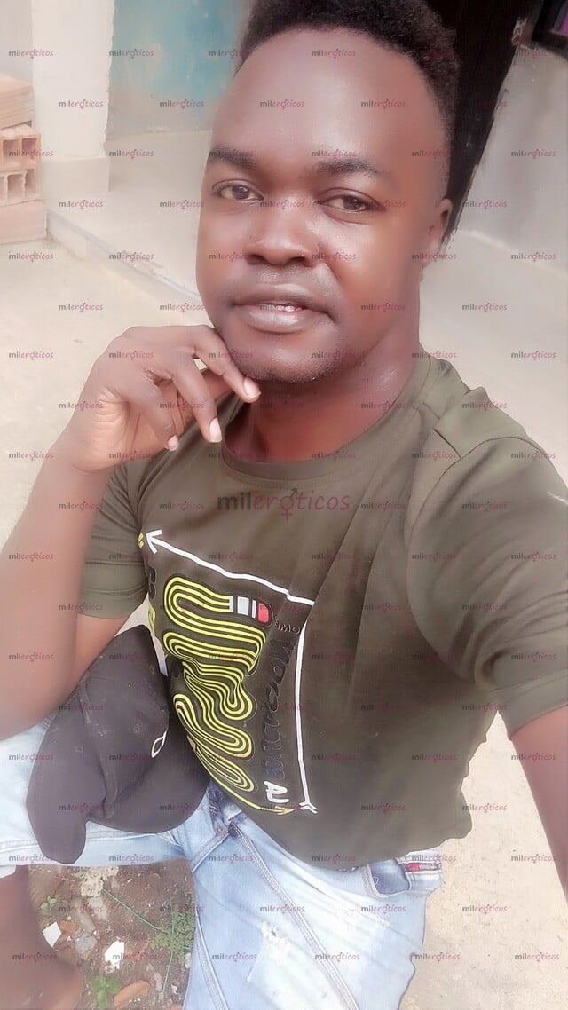FOTOS DE HAITIANO BIEN ACTIVO CON UNA VERGOTA DE 24 CM DE GRANDE MUY COMPLACERTE EN TODO