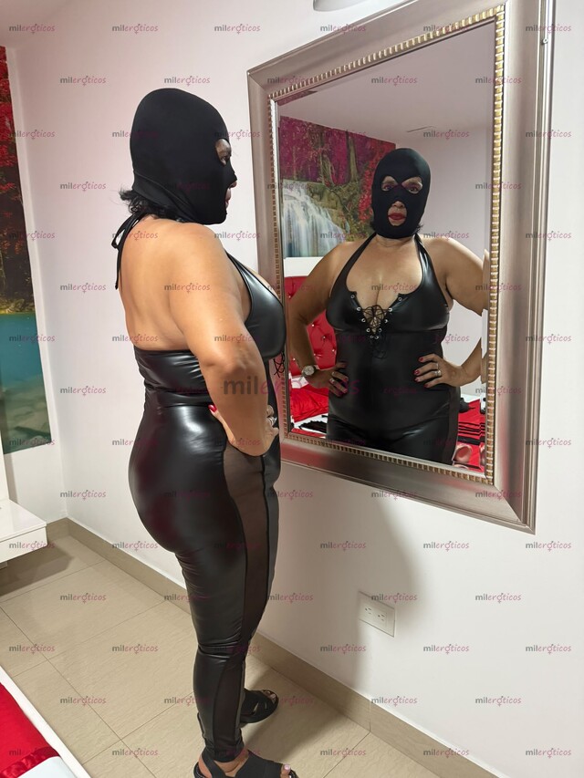 FOTOS DE MISTRESS MADURA PRECIOSA DE PASO POR CALI MUY FETICHISTA
