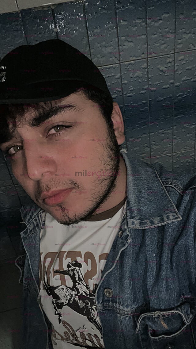 FOTOS DE CHICO UNIVERSITARIO CACHONDO DE 21 AÑOS