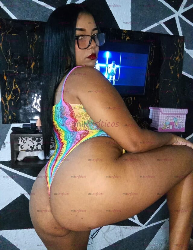 FOTOS DE MORENA. PASIVA, RICA, APRETADA, COMPLACIENTE.