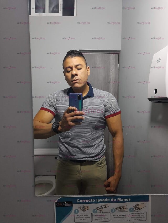 FOTOS DE JULIO CÉSAR, CABALLERO ATLÉTICO EXCLUSIVAMENTE PARA DAMAS Y PAREJAS