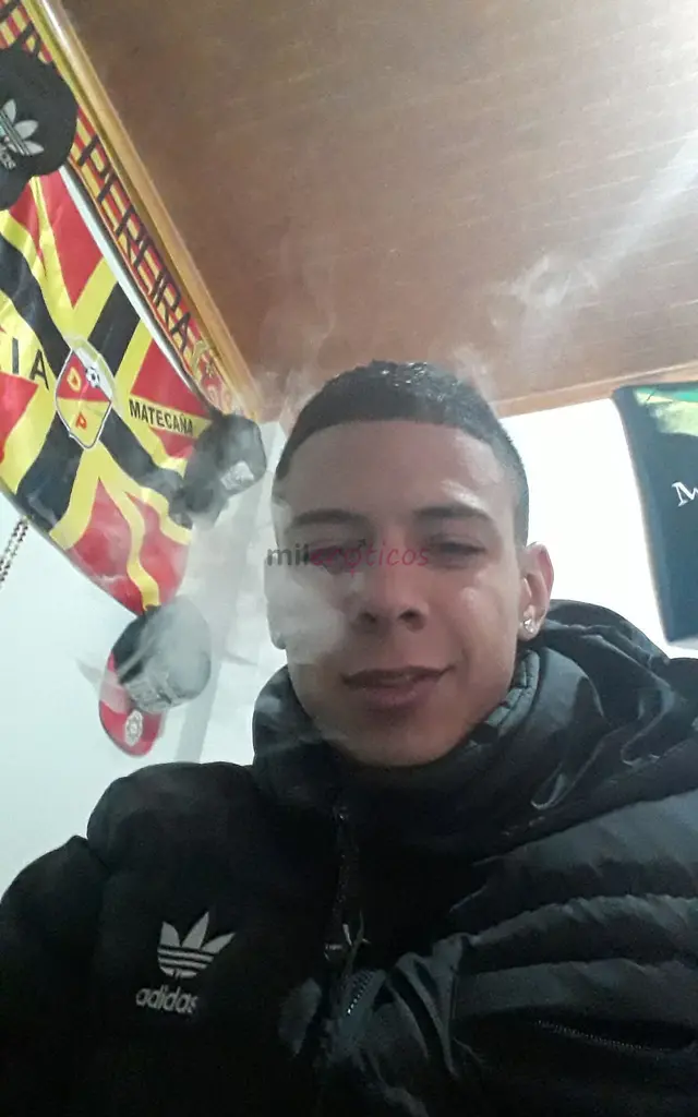 Colombiano super hot dispuesto a satisfacer tus fantasia muy bn dotado te are mojar tu cama de tanto sexo hago trios fetiches solo escribe y pasaras u...