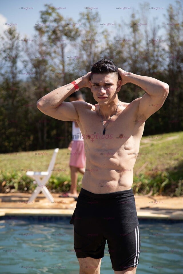 FOTOS DE JOVEN DOMINANTE PENE DURO GRUESO BIEN ERECTO MACHO COMPLACIENTE BIEN MORBOSO