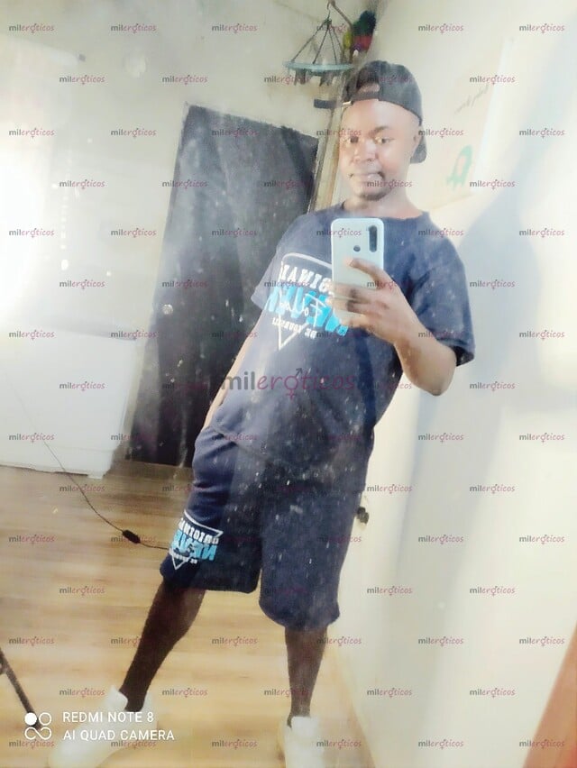 FOTOS DE HAITIANO BIEN ACTIVO CON UNA VERGOTA DE 24 CM DE GRANDE MUY COMPLACERTE EN TODO