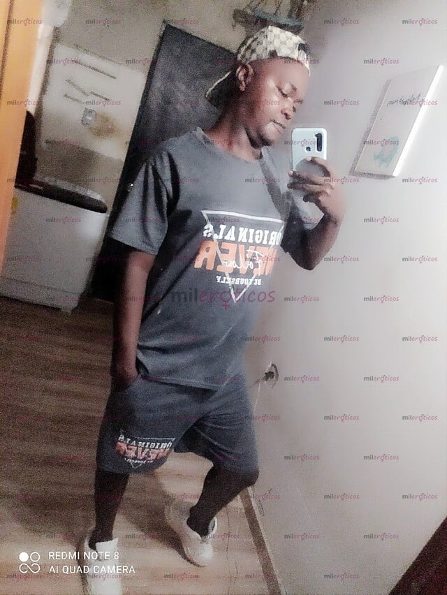 FOTOS DE HAITIANO BIEN ACTIVO CON UNA VERGOTA DE 24 CM DE GRANDE MUY COMPLACERTE EN TODO