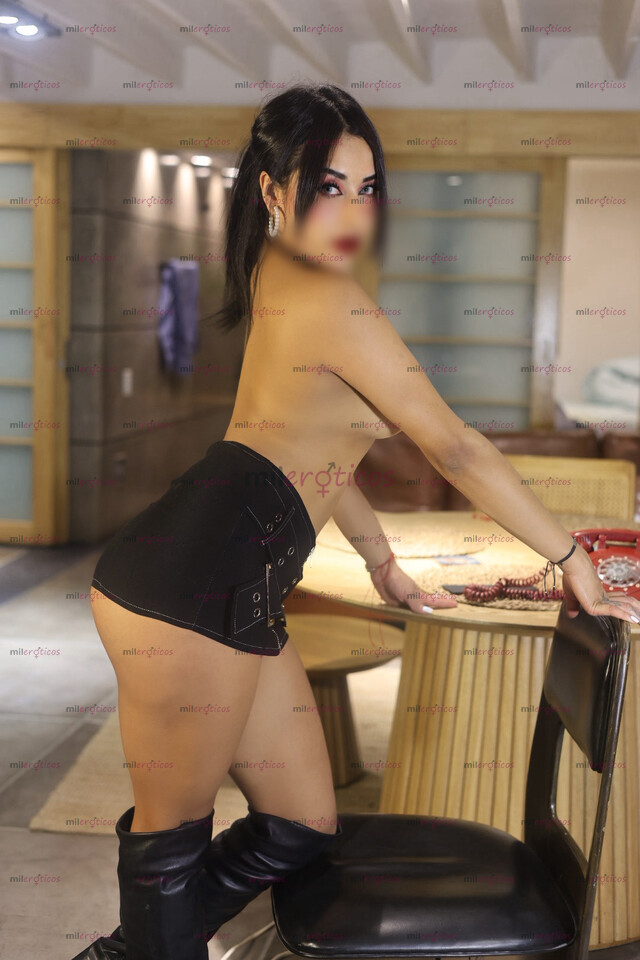 FOTOS DE CELESTE VICTORIA ES UNA JOVEN DE 1.69 M, CABELLO NEGRO Y MIRADA TIERNA