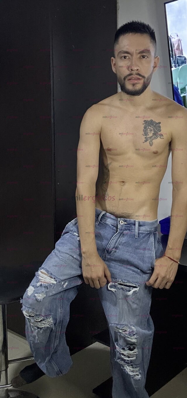 FOTOS DE JOVEN MASCULINO RESERVADO EN LA CIUDAD DE CARTAGENA