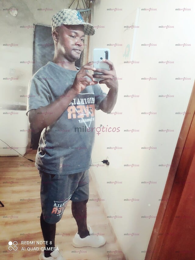 FOTOS DE HAITIANO BIEN ACTIVO CON UNA VERGOTA DE 24 CM DE GRANDE MUY COMPLACERTE EN TODO