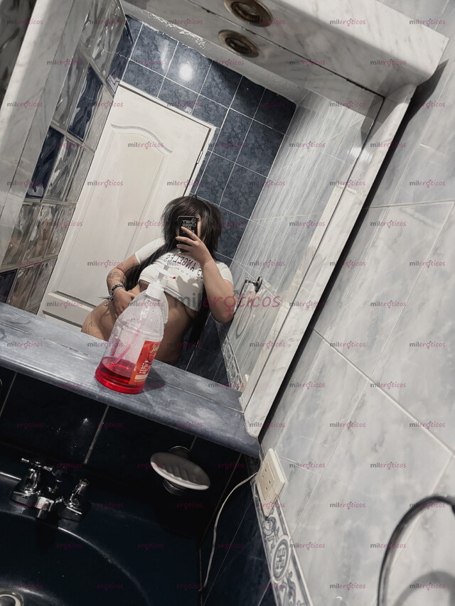 FOTOS DE EMO NALGONA, PIERNONA, BLANQUITA PERFORADA Y TATUADA CON GANAS DE ANAL