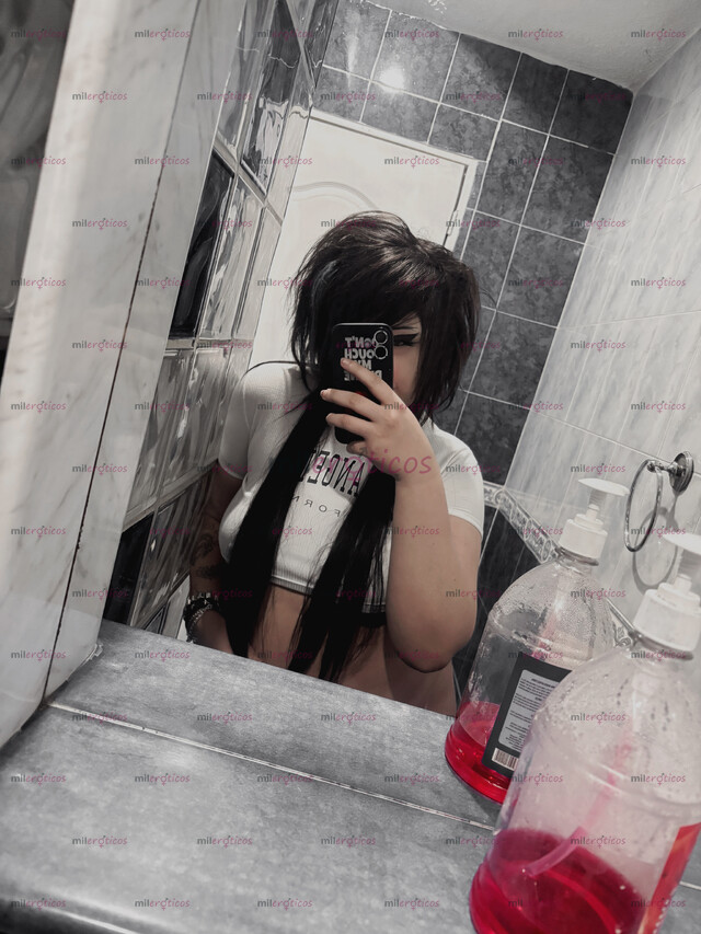 FOTOS DE EMO NALGONA, PIERNONA, BLANQUITA PERFORADA Y TATUADA CON GANAS DE ANAL