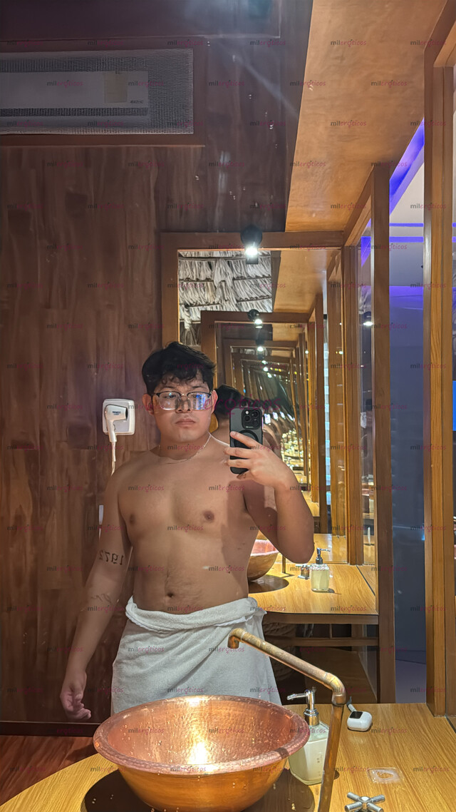 FOTOS DE CHICO DE GIMNASIO BIEN CALIENTE Y INTER DISPUESTO HACERTE GOZAR