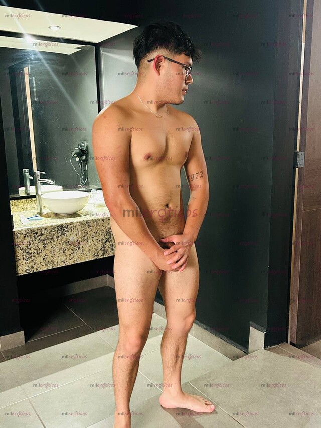 FOTOS DE CHICO DE GIMNASIO BIEN CALIENTE Y INTER DISPUESTO HACERTE GOZAR
