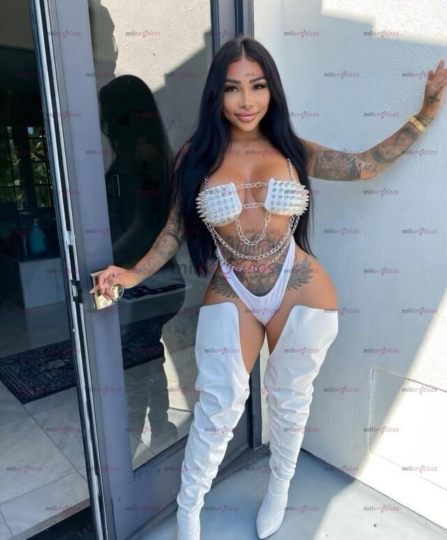 FOTOS DE COMBINACIÓN PERFECTA: BELLEZA EXÓTICA Y UN ENCANTO PELIGROSO