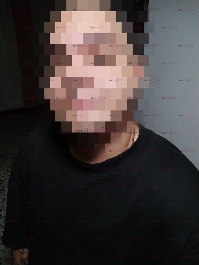 FOTOS DE JOVEN DE LINDO ROSTRO, LLENO DE PASIÓN Y LUJURIA!