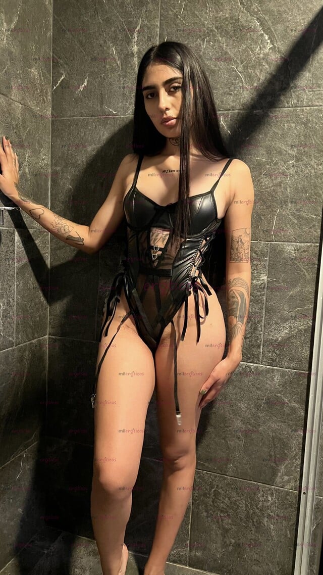 FOTOS DE SOFISTICADA MORENA DE BELLEZA EXÓTICA Y PRESENCIA INOLVIDABLE