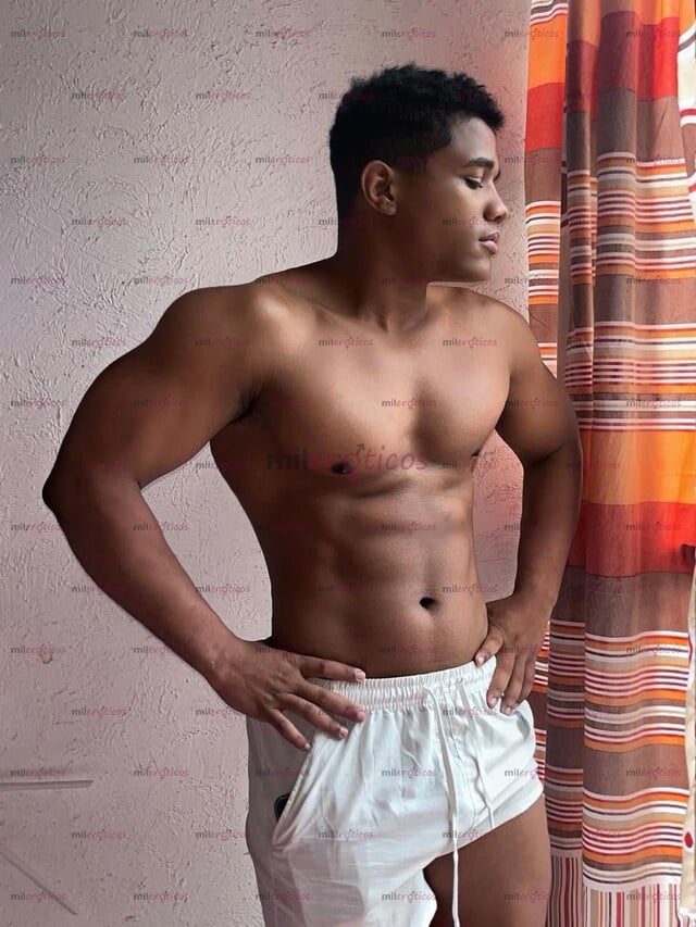 FOTOS DE CUBANO, 26 AÑOS, VIVIENDO EN CDMX. DICEN QUE LA ALEGRÍA CARIBEÑA SE CONTAG