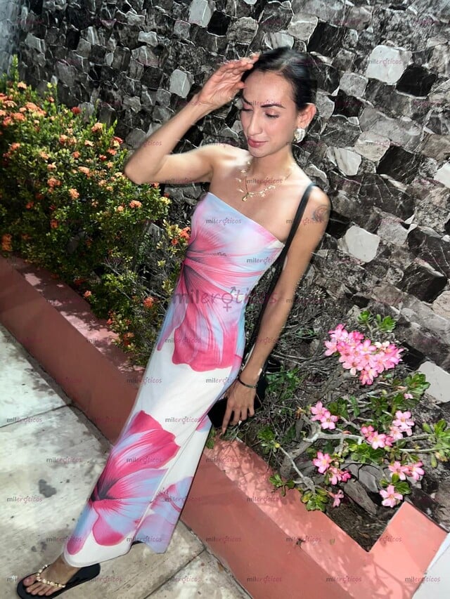 FOTOS DE HOLA, SOY VALENTINA, UNA CHICA TRANS MUY CALIENTE Y DELICADA