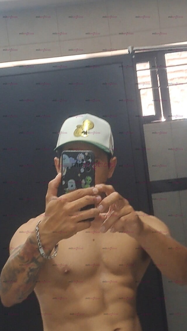 FOTOS DE BIEN DOTADO , CUERPO ATLETICO, CON GRAN ENEGIA SEXUAL.