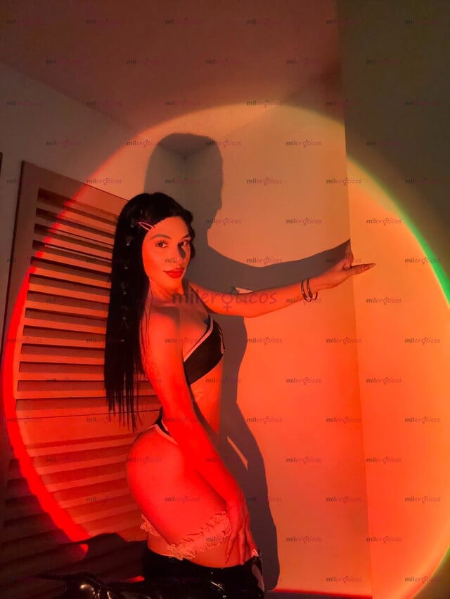 FOTOS DE TU FANTASÍA COMPLETA, NIÑA SUMISA CON UN CULO COMELON Y UN SECRETO GUARDADO