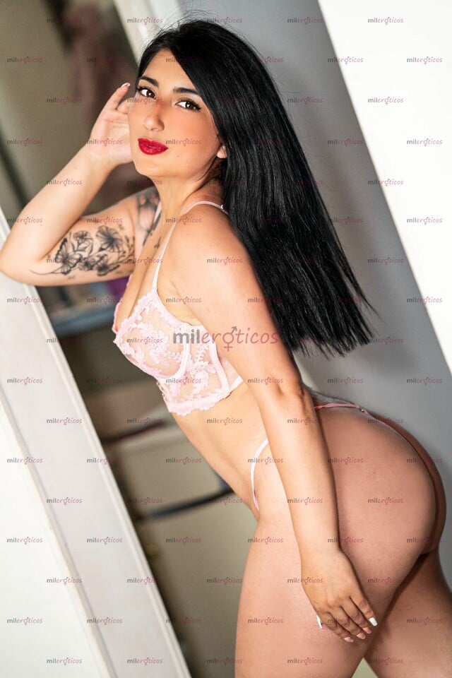 FOTOS DE SARA ATRACTIVA UNIVERSITARIA CON CUERPO ESCULTURAL Y CURVAS ENCANTADORAS
