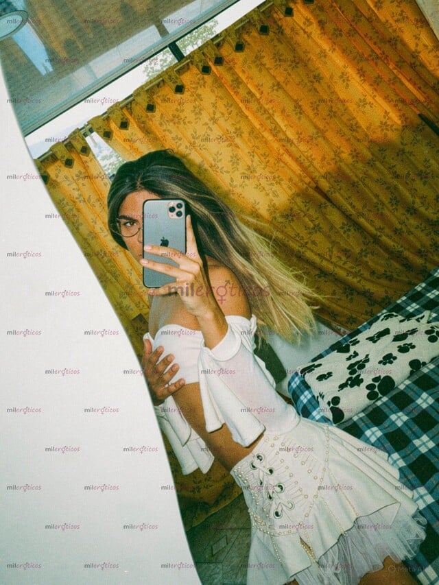 FOTOS DE UNA MUJER AUTÉNTICA, FEMENINA Y LLENA DE ACTITUD
