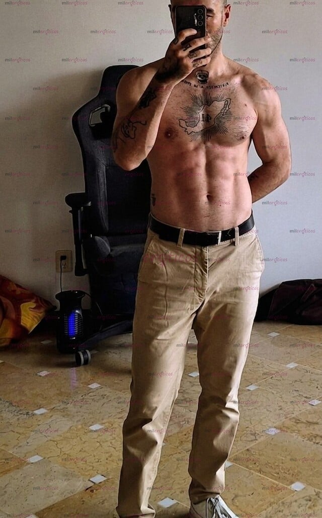 FOTOS DE MASAJE EROTICO CON HOMBRE GUAPO Y ATLÉTICO