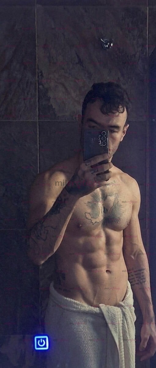 FOTOS DE MASAJE EROTICO CON HOMBRE GUAPO Y ATLÉTICO