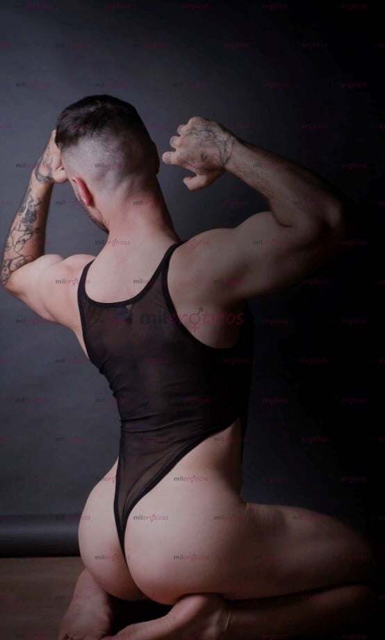 FOTOS DE MASAJE EROTICO CON HOMBRE GUAPO Y ATLÉTICO