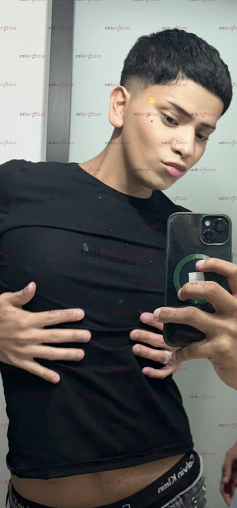 FOTOS DE HOLA SOY VALENTINO TWINK APRETADITO LISTO PARA TI