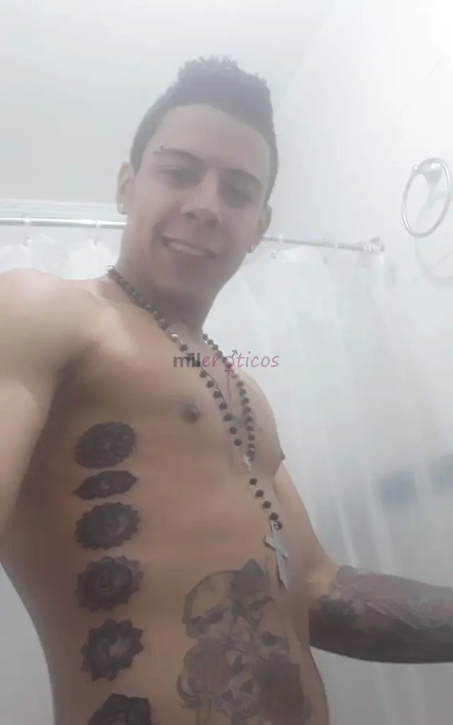 Chico travieso dispuesto a cumplir tus fantacias y hacerte pasar un dia genial muy bn dotado hago trios y fetiches si te encanta pasarlo bn escribeme...